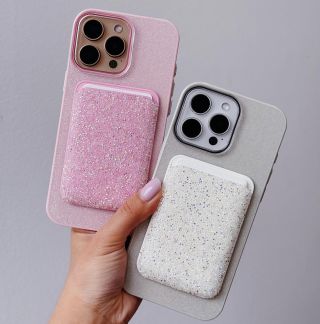 ✨ Stylová a praktická novinka pro váš iPhone! ✨ MagSafe magnetická kožená peněženka s třpytivými kamínky je ideální na...